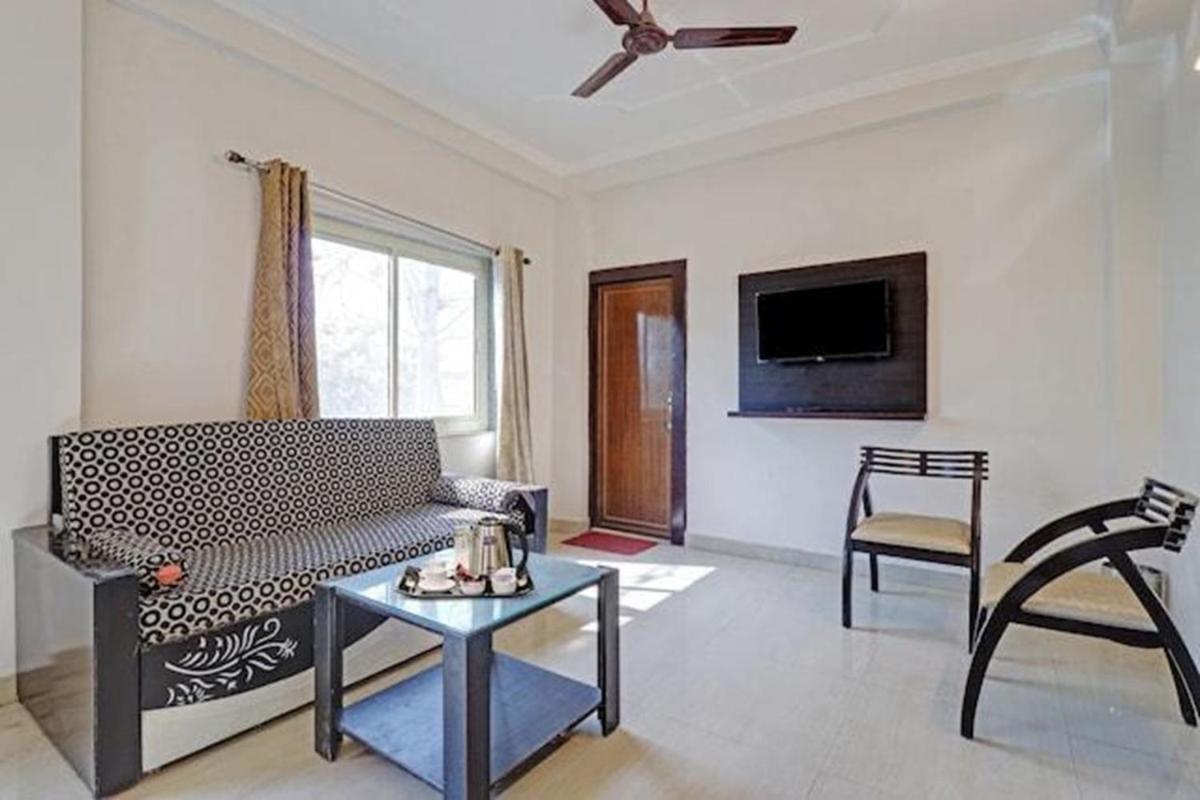 Hotel Amishi Raiwala Екстериор снимка